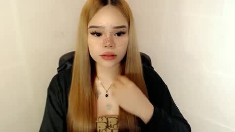 MAXXINE online show from October 7, 2025, 10:45 am