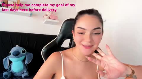 Angelly online show from January 9, 2025, 9:05 pm