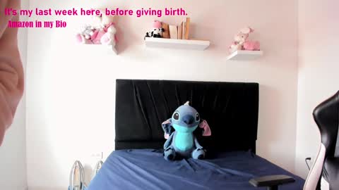 Angelly online show from January 15, 2025, 5:58 pm