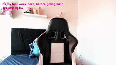 Angelly online show from January 15, 2025, 8:58 pm