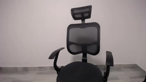 Plux online show from February 27, 2025, 11:37 pm