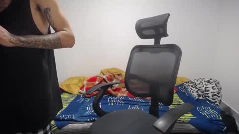 Plux online show from September 10, 2025, 10:32 pm