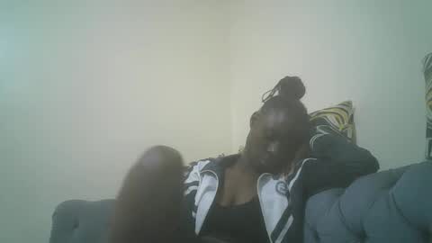 Snapshot of prettiest_doll chatting on December 17, 2025, 1:00 am prettiest_doll online show from December 17, 2025, 1:00 am