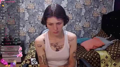 pretty_cristal22 online show from April 25, 2026, 12:19 pm