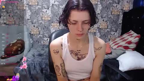 pretty_cristal22 online show from May 17, 2026, 1:07 pm