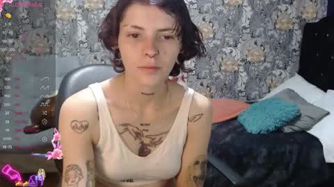 pretty_cristal22 online show from May 21, 2026, 12:12 pm