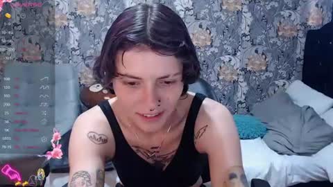 pretty_cristal22 online show from June 15, 2026, 3:36 pm