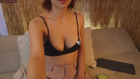 pretty_goddess online show from May 17, 2026, 7:54 pm
