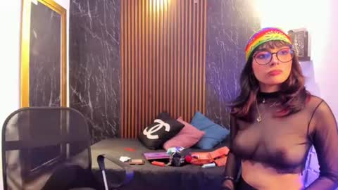 pretty_honey22 online show from June 27, 2026, 12:59 am