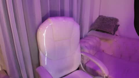 Snapshot of pretty_johnson_ chatting on February 7, 2026, 11:36 am pretty online show from February 7, 2026, 11:36 am