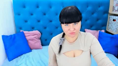 pretty_malika online show from November 12, 2025, 4:02 am