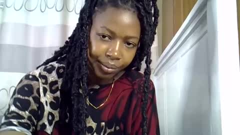 pretty_petite24 online show from January 28, 2025, 11:17 am