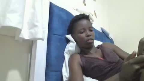 pretty_petite_ebony online show from November 26, 2025, 3:07 am