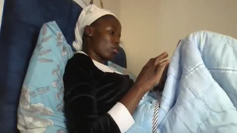 Snapshot of pretty_petite_ebony chatting on December 20, 2025, 7:59 am pretty_petite_ebony online show from December 20, 2025, 7:59 am