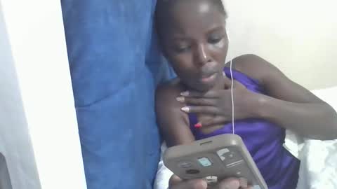 pretty_petite_ebony online show from April 21, 2026, 1:42 am