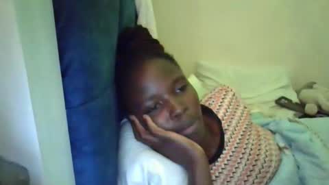 Snapshot of pretty_petite_ebony chatting on April 27, 2026, 8:01 am pretty_petite_ebony online show from April 27, 2026, 8:01 am