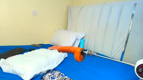 Essy online show from April 21, 2026, 1:42 am