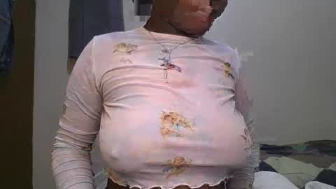 pretty_shila online show from October 14, 2025, 3:46 pm