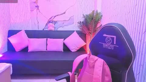 pretty_tay online show from April 25, 2026, 11:46 am
