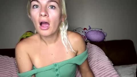 Missy  Jack online show from October 28, 2025, 2:37 am