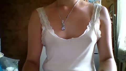 Snapshot of prettybella_7 chatting on July 27, 2026, 9:16 am Bella online show from July 27, 2026, 9:16 am