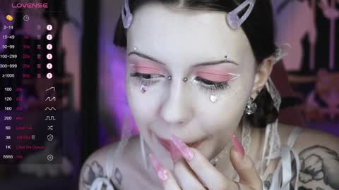 Violet online show from January 1, 2025, 6:38 pm