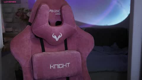 Violet online show from December 13, 2025, 11:43 pm