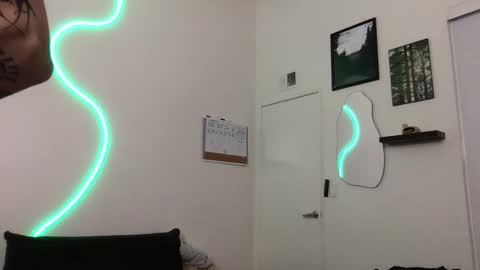 pretty boy online show from November 10, 2025, 6:34 am