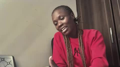 Vee online show from October 31, 2025, 7:53 am