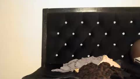 Vee online show from November 28, 2025, 6:49 am