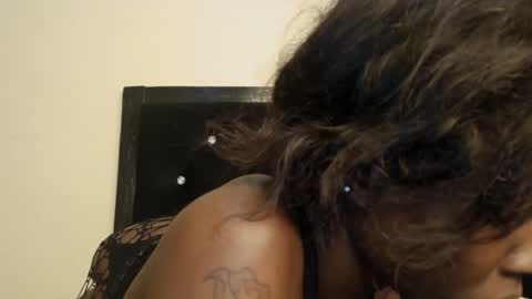 Vee online show from December 2, 2025, 3:56 am