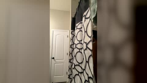 prettyfacefemale online show from February 11, 2026, 7:46 am