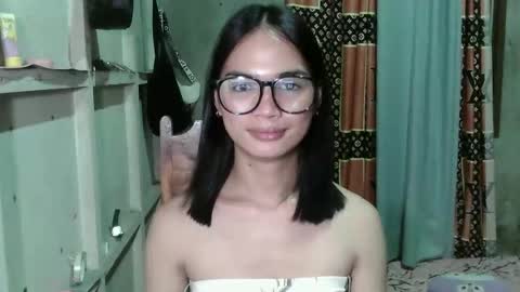 prettykhelcy online show from April 12, 2026, 11:48 am