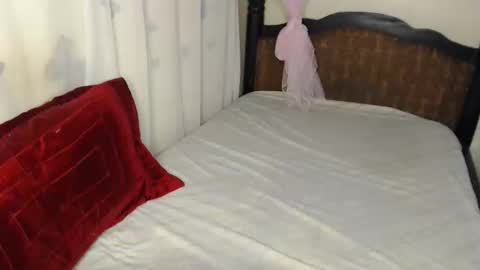 prettypavin online show from November 11, 2025, 5:40 am