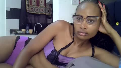 Snapshot of prettysmallsquiter chatting on May 5, 2026, 8:55 am apple online show from May 5, 2026, 8:55 am