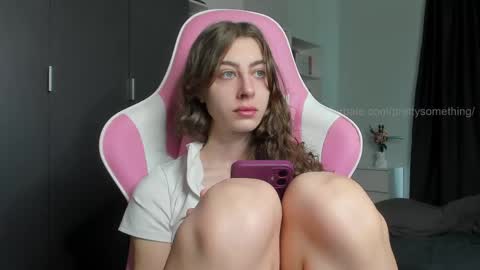 Snapshot of prettysomething chatting on April 23, 2026, 7:20 am Sophie next stream will be at Monday i will wait you guys online show from April 23, 2026, 7:20 am