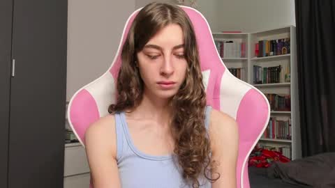 Snapshot of prettysomething chatting on May 25, 2026, 6:19 am Sophie next stream will be at Monday i will wait you guys online show from May 25, 2026, 6:19 am