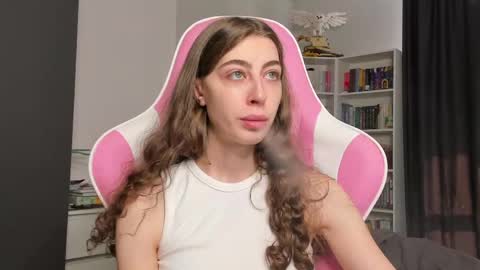 Snapshot of prettysomething chatting on June 7, 2026, 5:55 am Sophie next stream will be at Monday i will wait you guys online show from June 7, 2026, 5:55 am