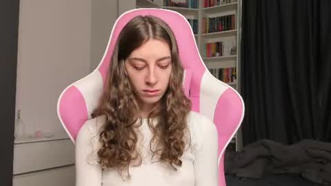 Snapshot of prettysomething chatting on July 23, 2026, 7:39 am Sophie next stream will be at Monday i will wait you guys online show from July 23, 2026, 7:39 am