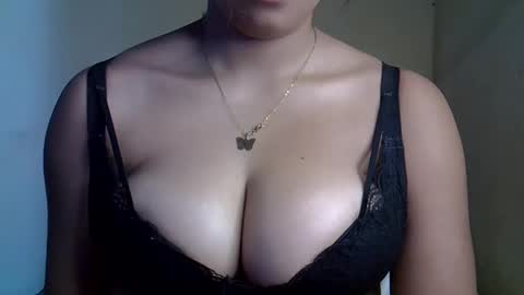 Snapshot of prettyy01 chatting on June 5, 2026, 7:36 am prettyy01 online show from June 5, 2026, 7:36 am