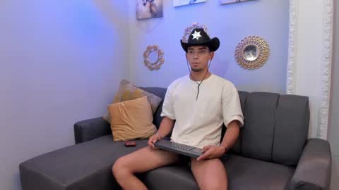 prince_arthur77 online show from February 8, 2025, 3:53 pm