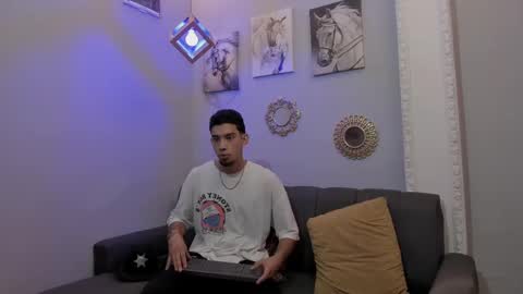 prince_arthur77 online show from February 27, 2025, 12:45 pm