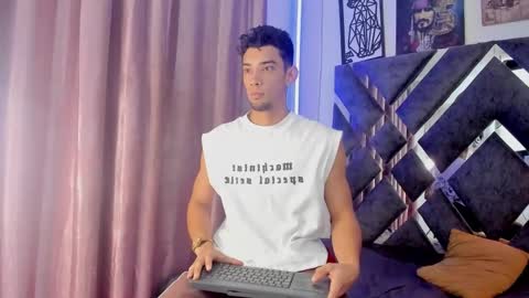 prince_arthur77 online show from October 1, 2025, 1:39 pm