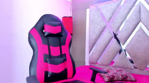 prince_arthur77 online show from November 2, 2025, 1:35 pm