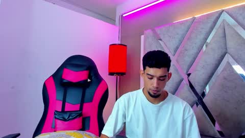 prince_arthur77 online show from January 18, 2026, 1:15 pm