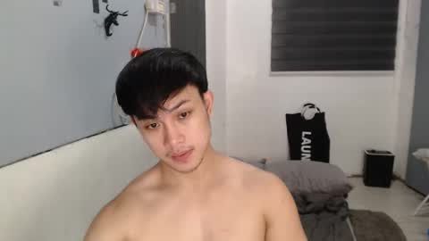 Snapshot of princeadrianx chatting on November 28, 2025, 6:43 pm Prince Adrian online show from November 28, 2025, 6:43 pm