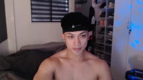 Snapshot of princeadrianx chatting on March 25, 2026, 6:52 am Prince Adrian online show from March 25, 2026, 6:52 am