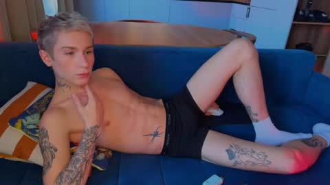 HUNTER LEO KEVIN online show from April 17, 2026, 3:09 am