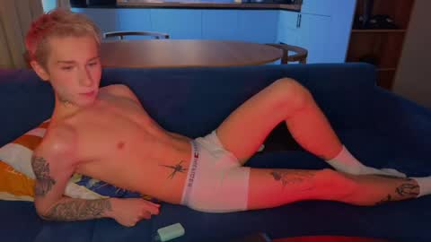 HUNTER LEO KEVIN online show from April 18, 2026, 3:32 am