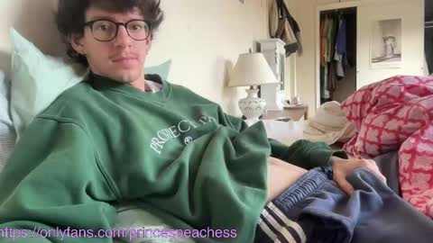 Peaches online show from November 5, 2025, 3:45 pm